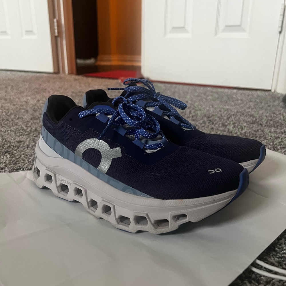 ON Cloudtec running shoe 7.5